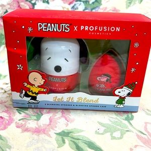 Snoopy Peanuts 2 blending sponges & case